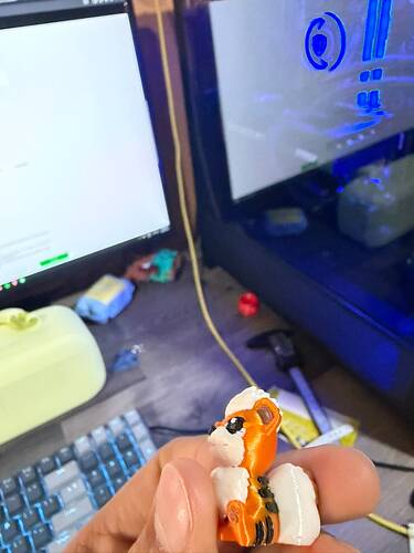 tiene resumido material naranja en esa bola que ha pasado en otros modelos pesados en procesar.